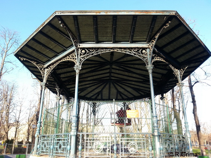 Paris 8e Cours-la-Reine kiosque 11