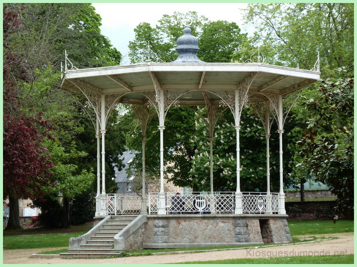 Guingamp kiosque 12