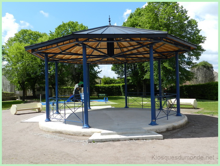 Saint-Pierre-le-Moûtier kiosque 01