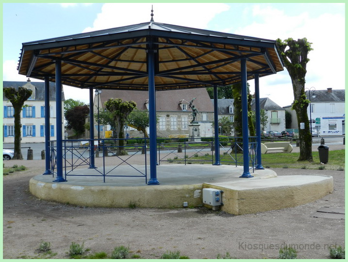 Saint-Pierre-le-Moûtier kiosque 05