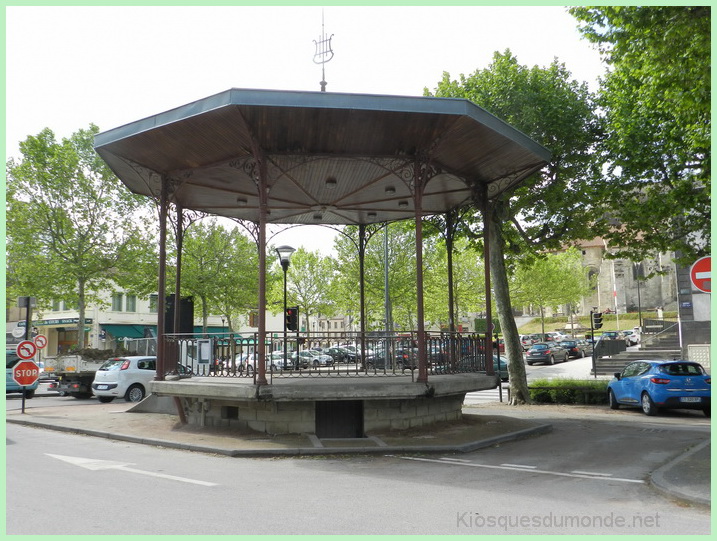 Saint-Pourçain-sur-Sioule kiosque 10