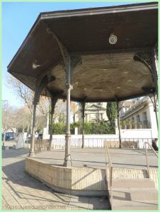 Arles kiosque 08