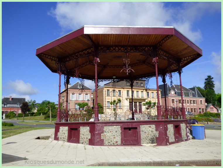 Saint-Michel-en-Thiérache kiosque 15