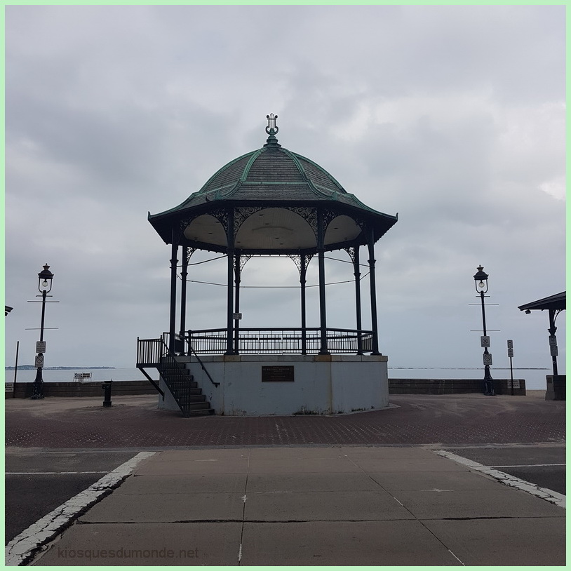 Revere Beach kiosque 01